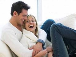 'Núi đôi' hay bị bạn trai táy máy có gây chảy xệ không ?